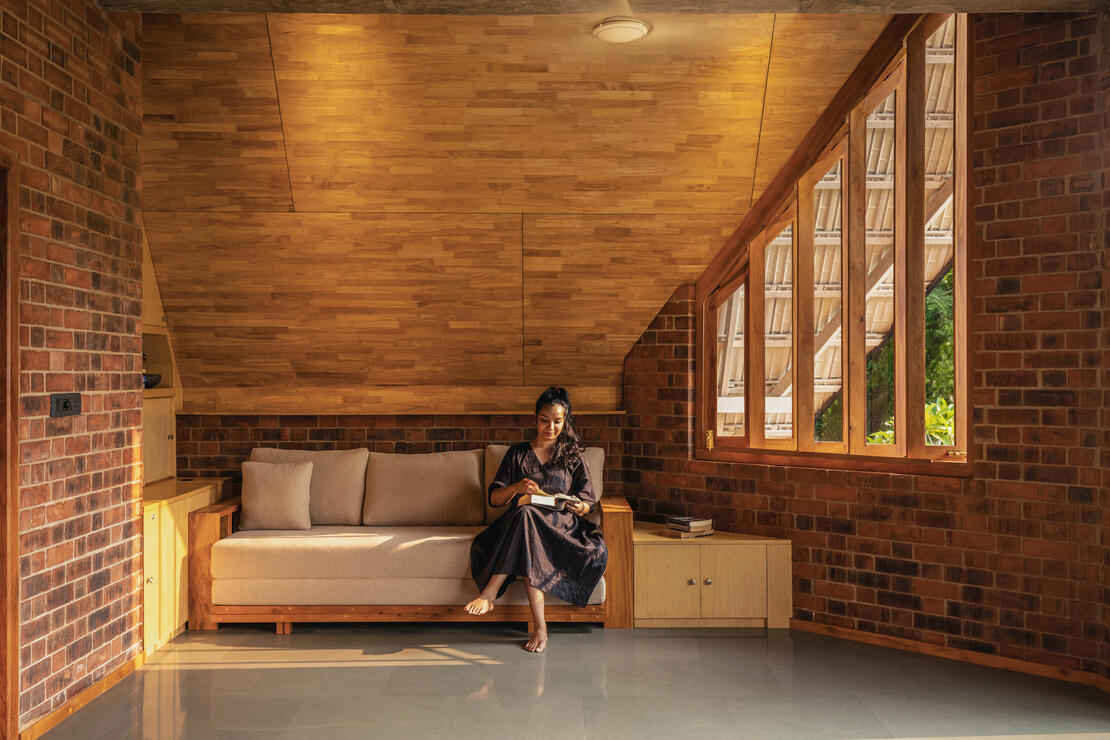 Sofa/bed in the living room 