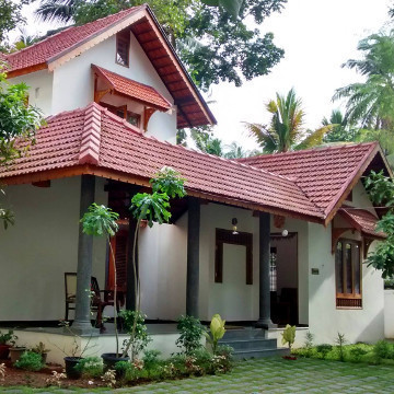 Photograph of Residence for Jeena & Shiva showwing the fornt elevation with Mangalore Tiled Roof & Verandah